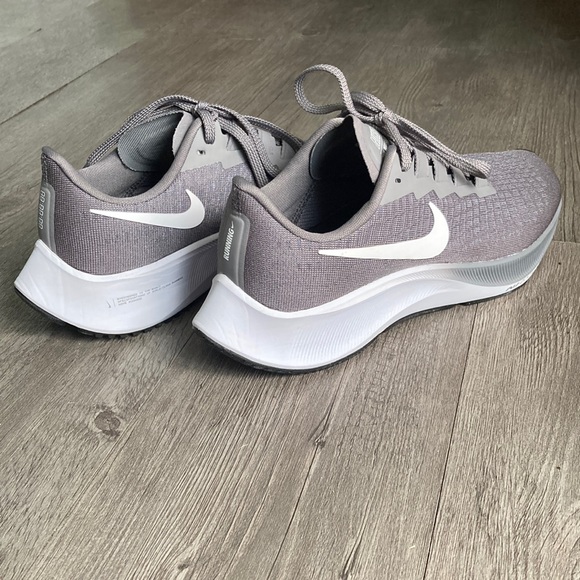 NWOT Rare Women’s Nike Air Zoom Pegasus 37 Running Shoes - Picture 10 of 16